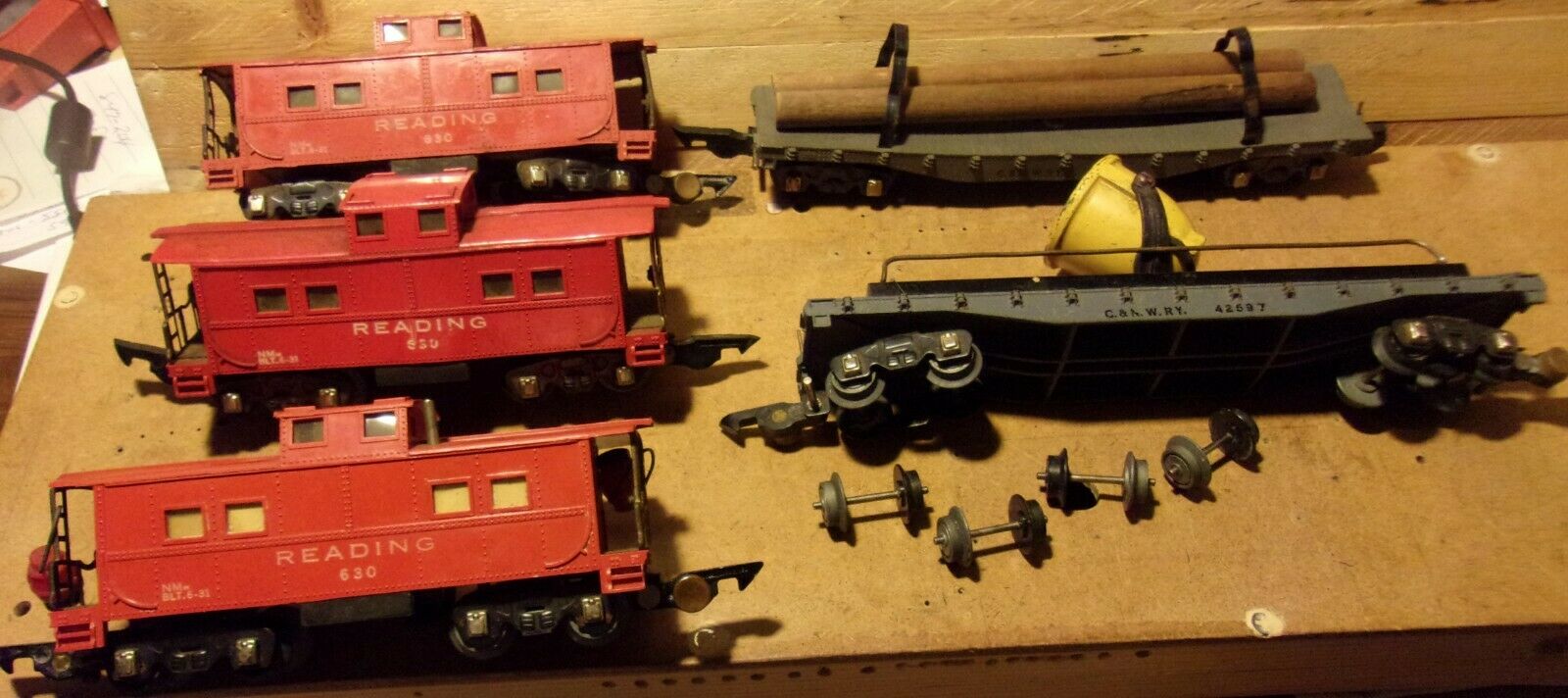 5 American Flyer S Gauge Frt Cars 3 Cabooses 2 #630 & 1 #650 Lumber & Search Car